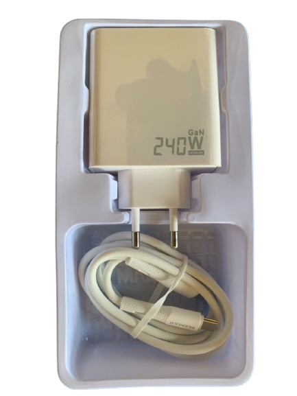 Chargeur à charge Ultrarapide 240 W (smarphone, tablette, oreillettes sans fil, enceinte bluetooth , powerbank)  2 USB 2 Type C -- Chargeur multiports  de MAMAK
